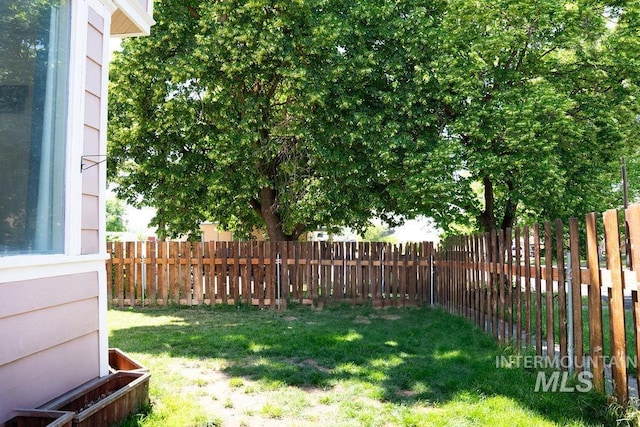 304 6th Ave, Lewiston, ID 83501 - view of yard