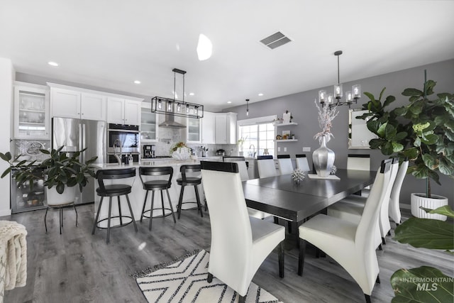 922 Victory Dr, Gooding, ID 83330 - dining area with a notable chandelier, recessed lighting, visible vents, and dark wood-style flooring