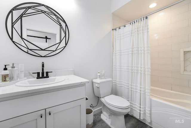 922 Victory Dr, Gooding, ID 83330 - full bathroom featuring toilet, vanity, baseboards, and shower / bath combo