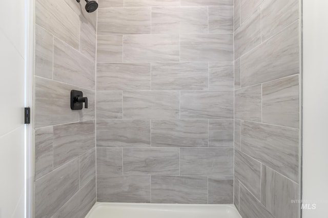 922 Victory Dr, Gooding, ID 83330 - bathroom featuring tiled shower