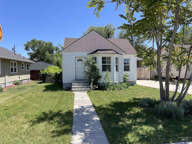 512 19th Ave S, Nampa, ID 83651 - bungalow featuring entry steps, board and batten siding, and a shingled roof