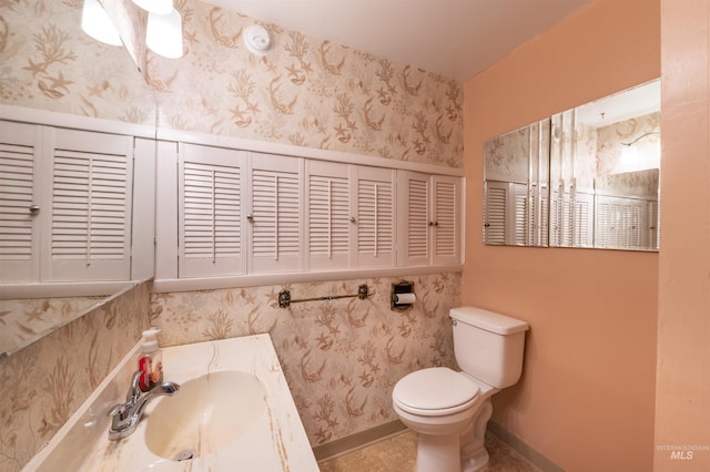 50 S 200 W, Jerome, ID 83338 - bathroom with toilet, wallpapered walls, vanity, and baseboards