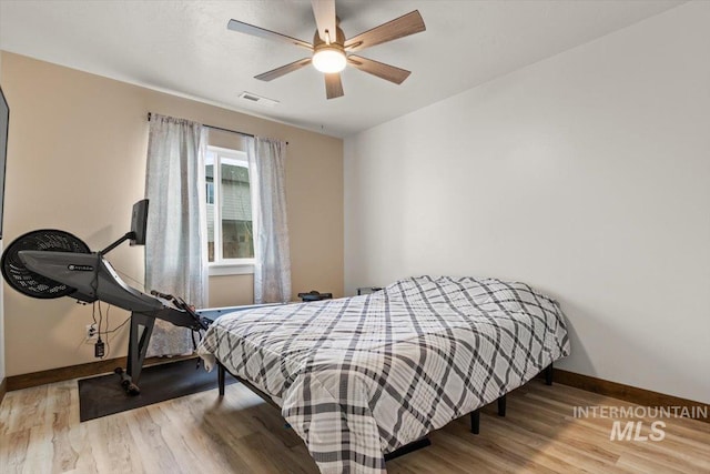 bedroom featuring light wood-type flooring and ceiling fan