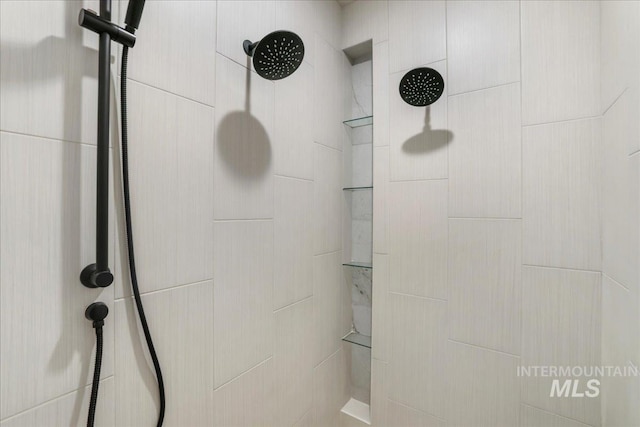 3160 Crescent Moon Rd, Twin Falls, ID 83301 - bathroom with tiled shower