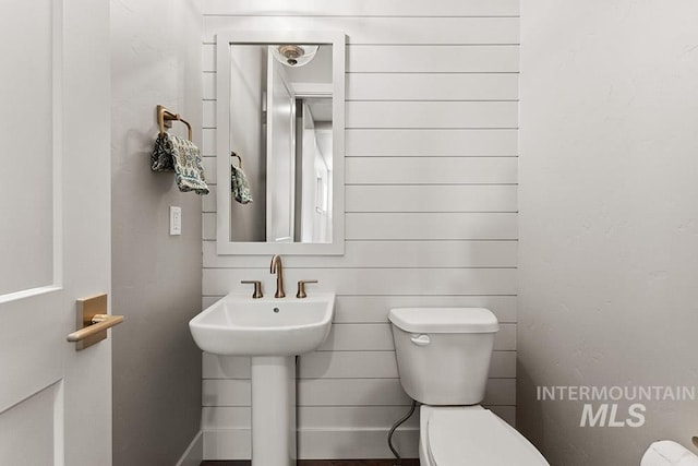 5557 E Hootowl Dr, Boise, ID 83716 - half bath featuring toilet