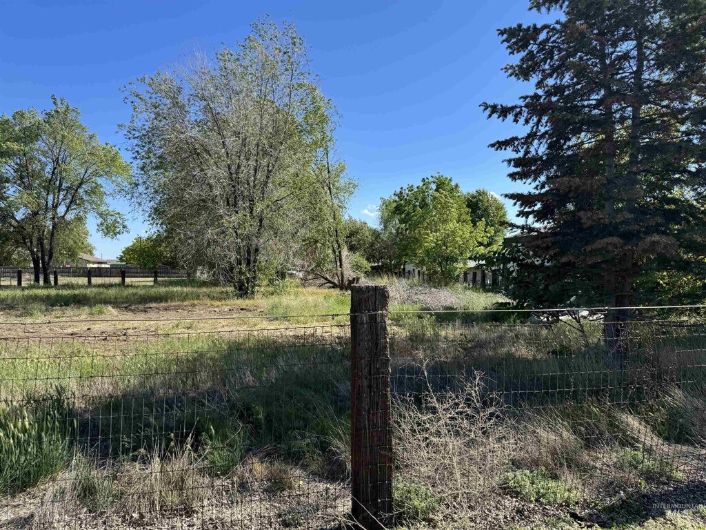 1179 E 8th S, Mountain Home, ID 83647