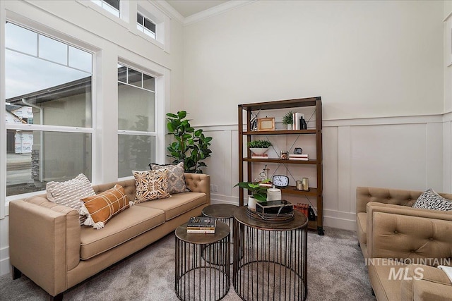 carpeted living room featuring crown molding