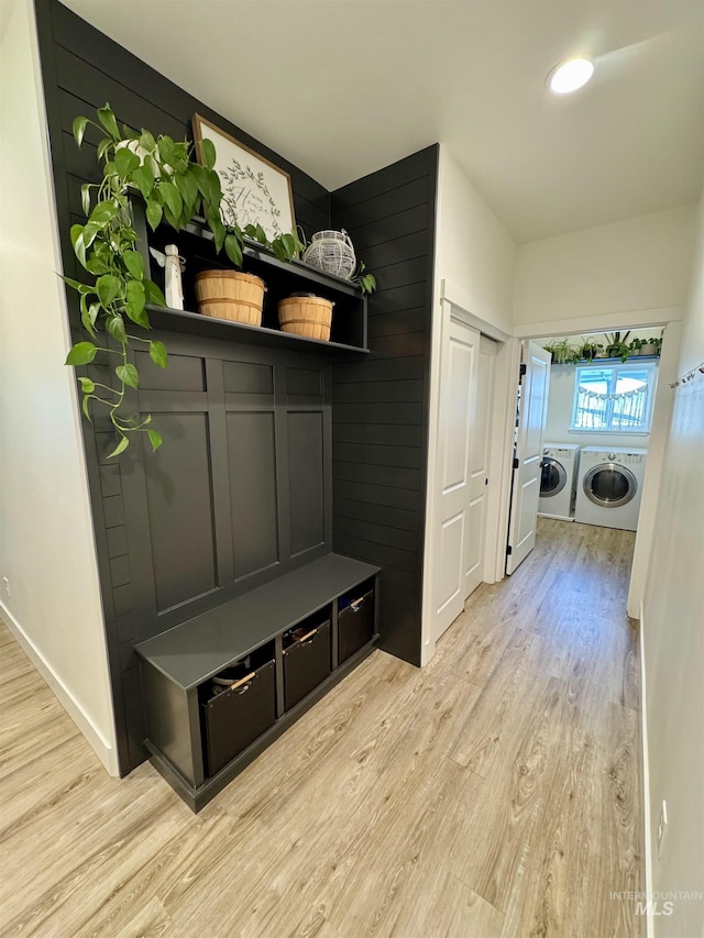 815 Emerald Dr N, Kimberly, ID 83341 - mudroom with light wood-style floors and independent washer and dryer
