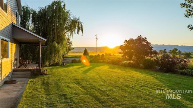 2020 Widner Rd, Midvale, ID 83645 - yard at dusk with a lawn