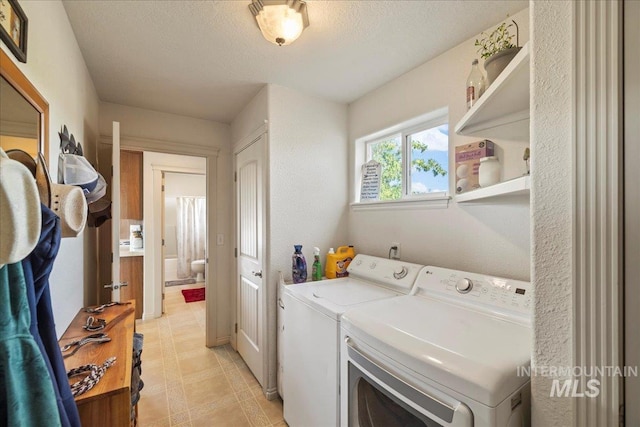 2020 Widner Rd, Midvale, ID 83645 - washroom with washing machine and dryer and a textured ceiling
