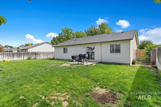 3318 E Princess Amy Ct, Nampa, ID 83687 - back of property with a patio area