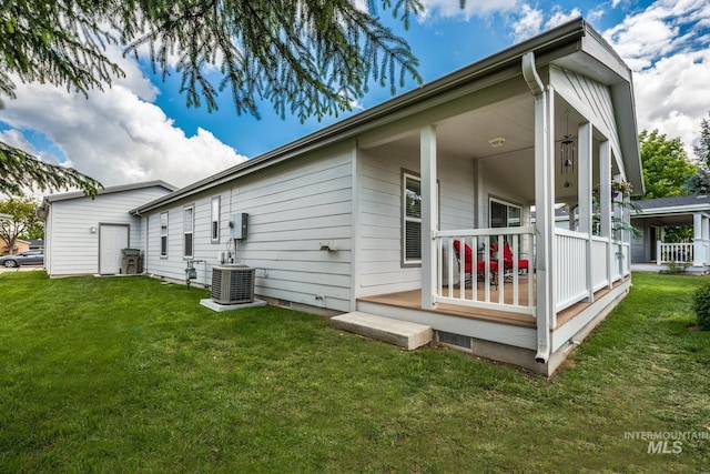 421 Curtis Rd Unit 120, Boise, ID 83705 - rear view of property featuring a porch, cooling unit, and a yard
