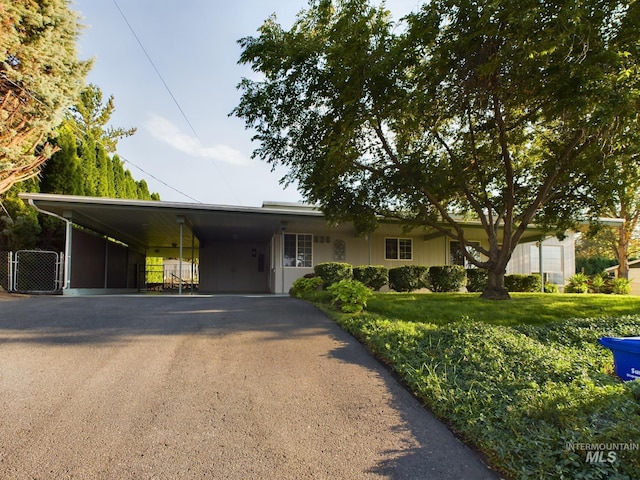 view of front of property with a carport and a front yard