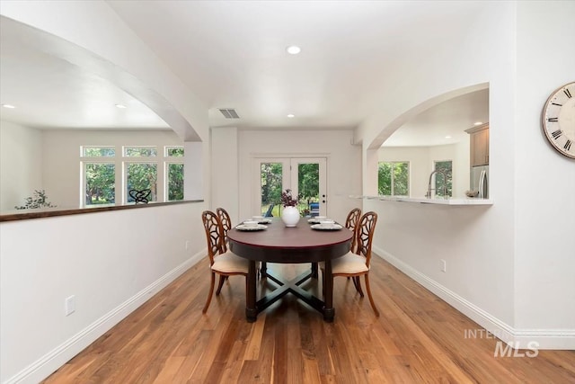 1512 E Rivers End Ct, Eagle, ID 83616 - dining room featuring wood finished floors, recessed lighting, and arched walkways