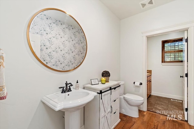 1512 E Rivers End Ct, Eagle, ID 83616 - bathroom featuring toilet and wood finished floors