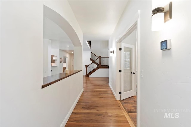 1512 E Rivers End Ct, Eagle, ID 83616 - hallway featuring arched walkways, wood finished floors, and stairs