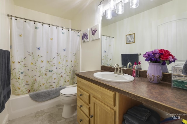 full bathroom with shower / bath combination with curtain, vanity, and toilet