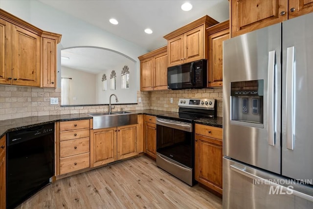 940 S Prospect Peak Way, Emmett, ID 83617 - kitchen with black appliances, a sink, light wood finished floors, tasteful backsplash, and recessed lighting