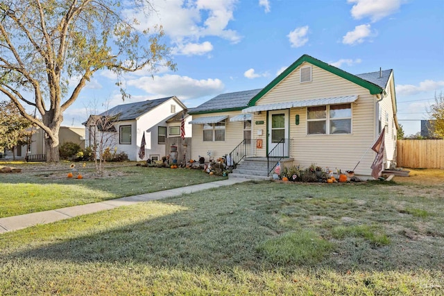 view of front facade with a front lawn