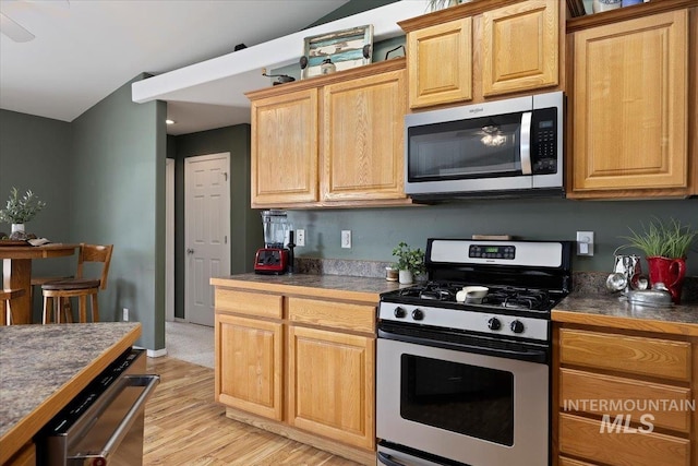 323 W 100 N, Jerome, ID 83338 - kitchen with light wood-style flooring, dark countertops, and stainless steel appliances