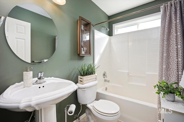 323 W 100 N, Jerome, ID 83338 - bathroom featuring toilet, shower / bath combo with shower curtain, and a sink