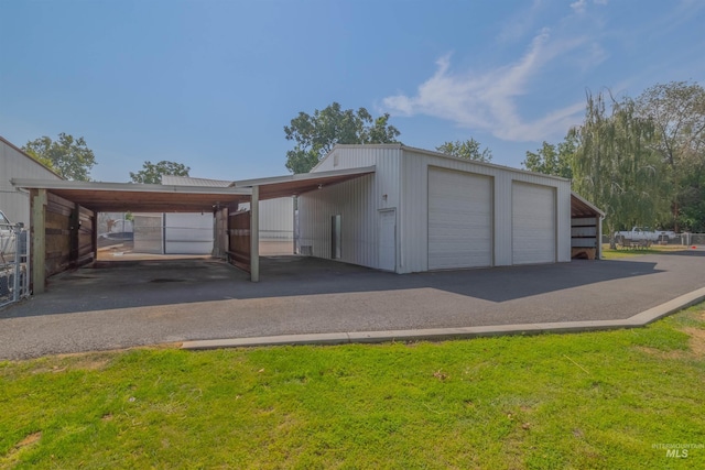 1035 Francis St, Clarkston, WA 99403 - garage featuring a detached garage