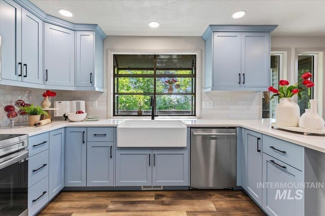1909 E Roanoke Dr, Boise, ID 83712 - kitchen featuring stainless steel appliances, a sink, light countertops, backsplash, and recessed lighting