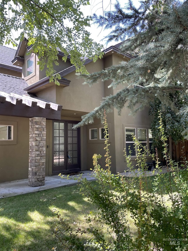 1878 W Sheep Hill Ct, Meridian, ID 83646 - back of property with stucco siding, stone siding, and a lawn