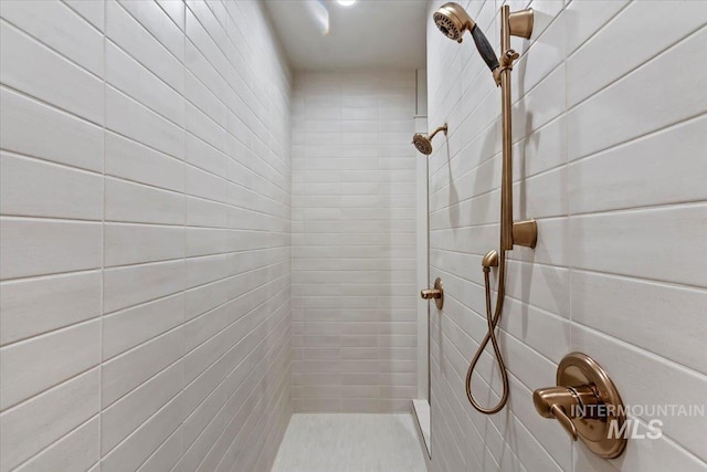 full bath featuring a tile shower