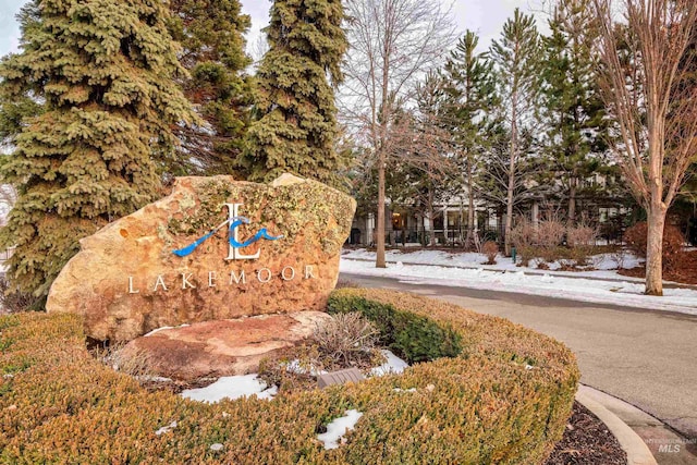 view of community / neighborhood sign