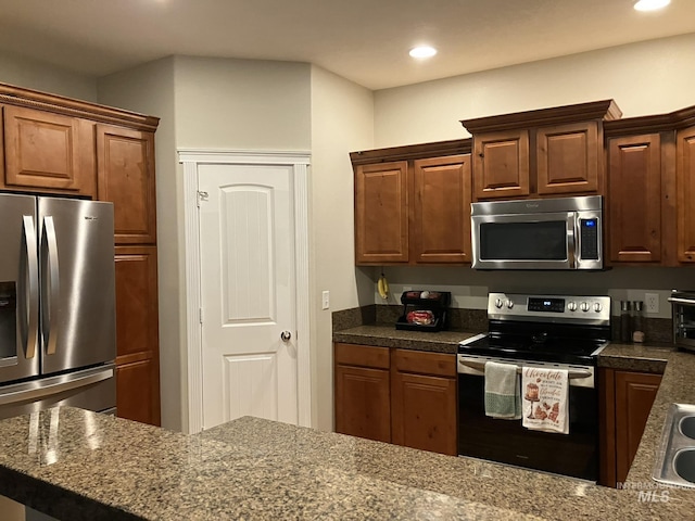 11565 W Zachery Ave, Nampa, ID 83651 - kitchen featuring appliances with stainless steel finishes, recessed lighting, a peninsula, and a sink