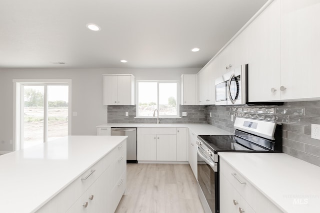 2351 W Opalite Dr, Kuna, ID 83634 - kitchen with stainless steel appliances, plenty of natural light, tasteful backsplash, light countertops, and recessed lighting