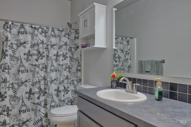 bathroom with curtained shower, a textured wall, decorative backsplash, toilet, and vanity