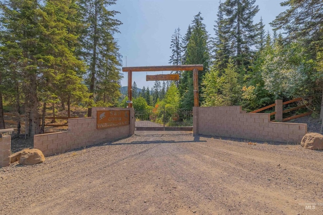 gate featuring fence