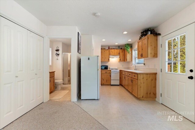 104 Sky Ridge Dr, Garden Valley, ID 83622 - kitchen featuring white appliances, a sink, light countertops, recessed lighting, and under cabinet range hood