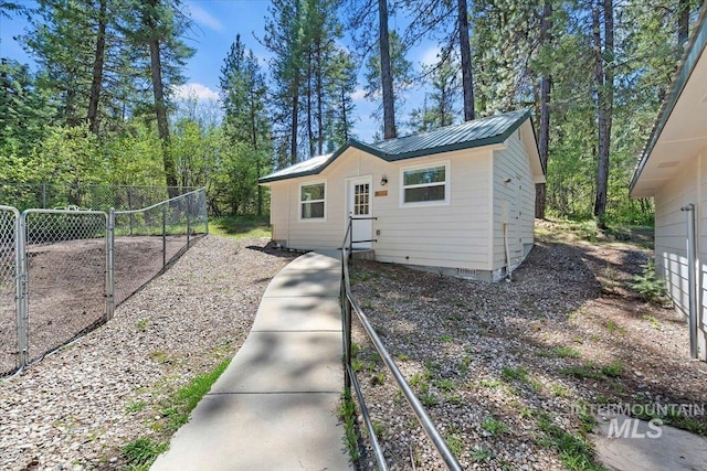 104 Sky Ridge Dr, Garden Valley, ID 83622 - view of front facade featuring metal roof, fence, crawl space, and a gate