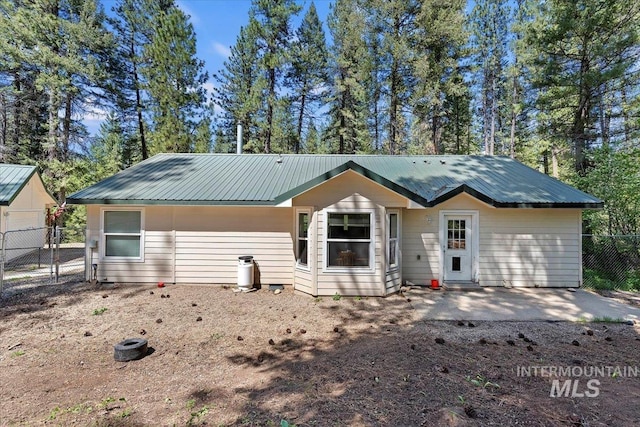 104 Sky Ridge Dr, Garden Valley, ID 83622 - view of front of property featuring fence and metal roof