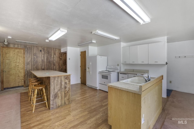 569 Spring Creek Rd, Burley, ID 83318 - kitchen with white appliances, a sink, a kitchen breakfast bar, and light countertops