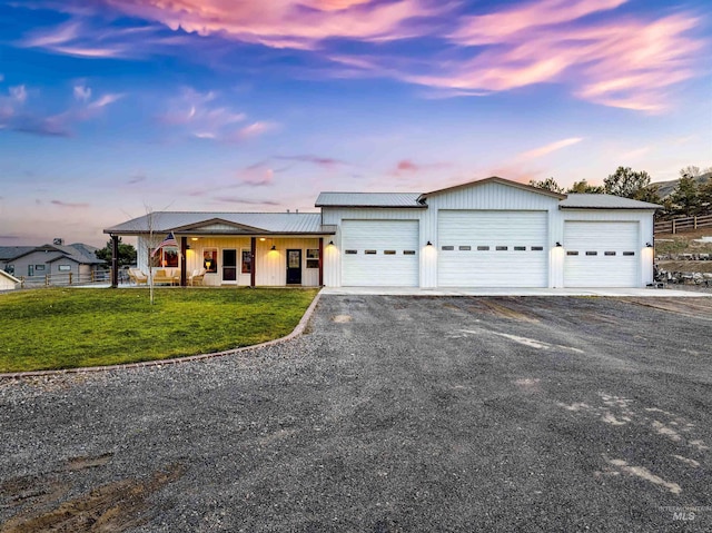 view of front of house featuring an attached garage, a front lawn, and aphalt driveway