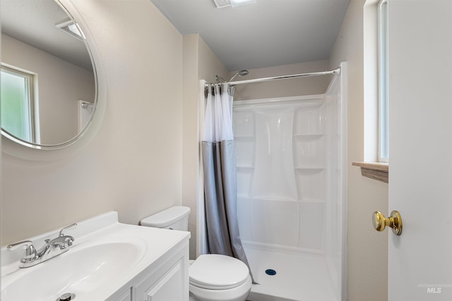 478AND716 Three Bear Rd, Kendrick, ID 83537 - bathroom with toilet, a shower with curtain, and vanity