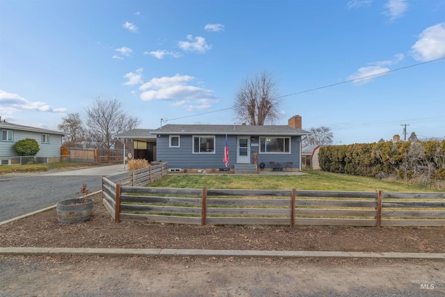 view of front of home featuring a front lawn