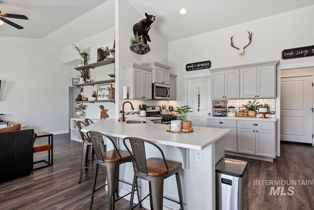 1418 N Birch St, Jerome, ID 83301 - kitchen with stainless steel appliances, a sink, a breakfast bar area, light countertops, and a peninsula