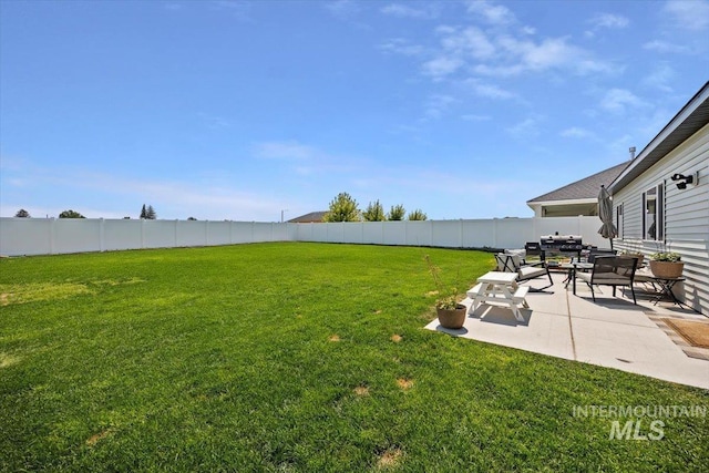 view of yard with a patio