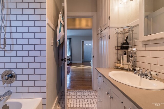 bathroom with vanity and bathing tub / shower combination
