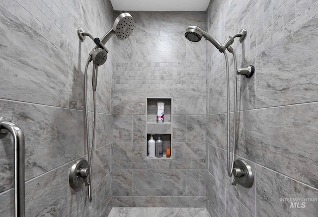 bathroom featuring tiled shower