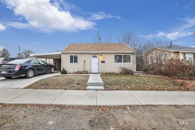 view of front of property featuring a carport