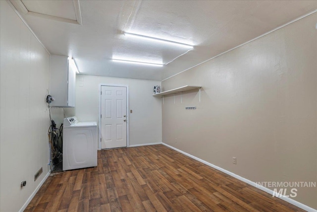 904 N 9th Ave, Buhl, ID 83316 - laundry area featuring washer and clothes dryer, wood finished floors, and baseboards