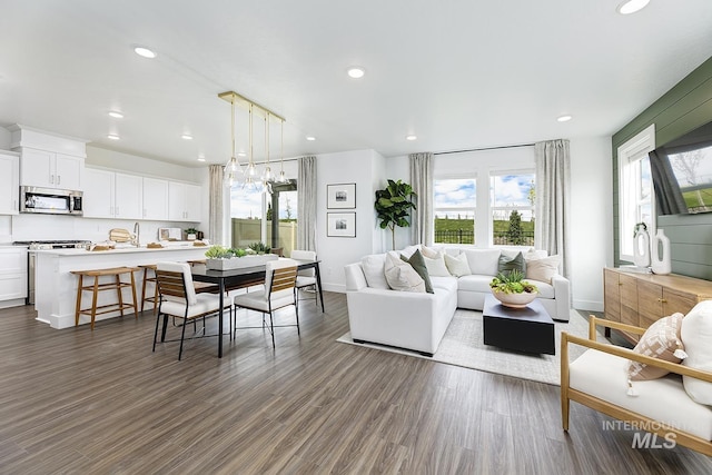 8002 W Fern St, Eagle, ID 83616 - living room featuring plenty of natural light, dark wood-type flooring, baseboards, and recessed lighting