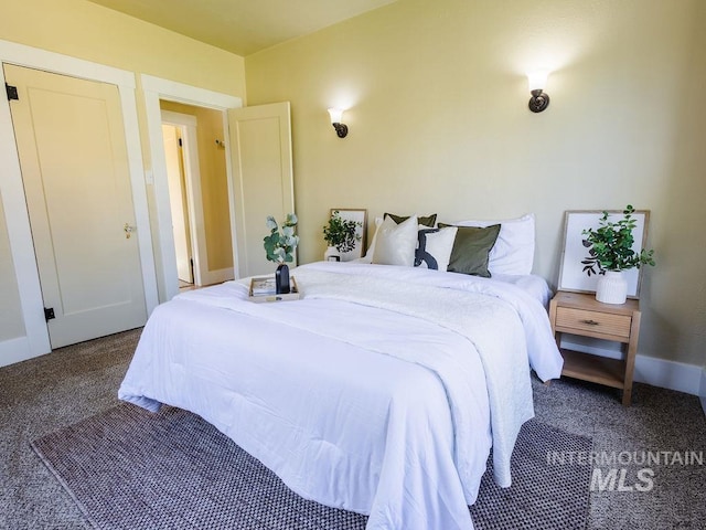 bedroom featuring baseboards and carpet flooring