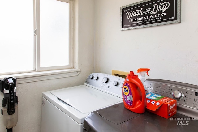 134 Maple Ave, Hansen, ID 83334 - washroom with washing machine and clothes dryer